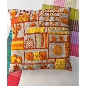 Vintage handmade embroidered throw pillow-Initial MDD 1976